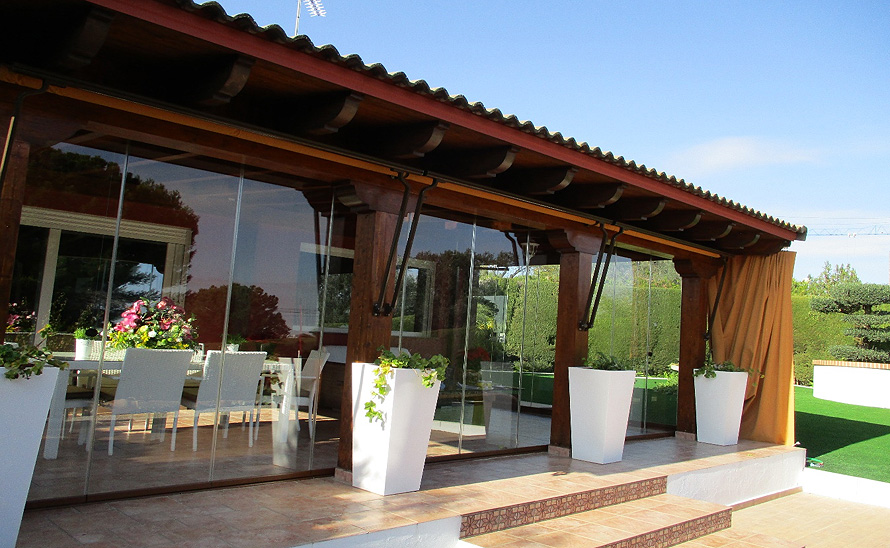 Cortinas de cristal luminosas en Sevilla